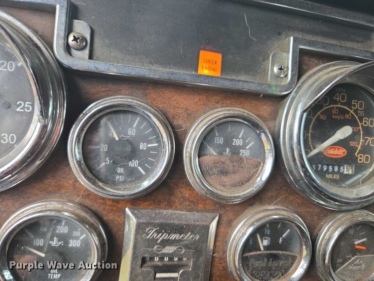 image for item DT4723 1994 Peterbilt 379 semi truck
