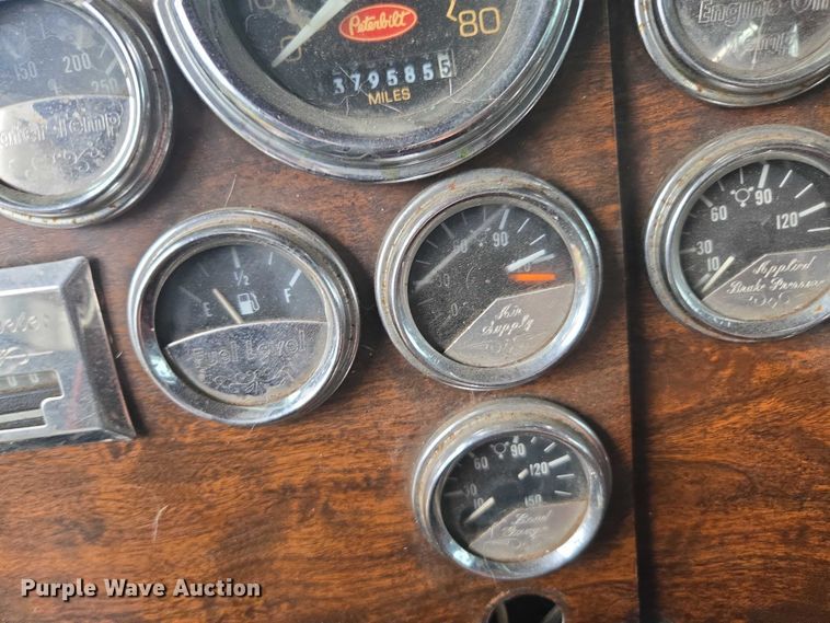 image for item DT4723 1994 Peterbilt 379 semi truck