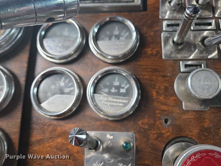 image for item DT4723 1994 Peterbilt 379 semi truck