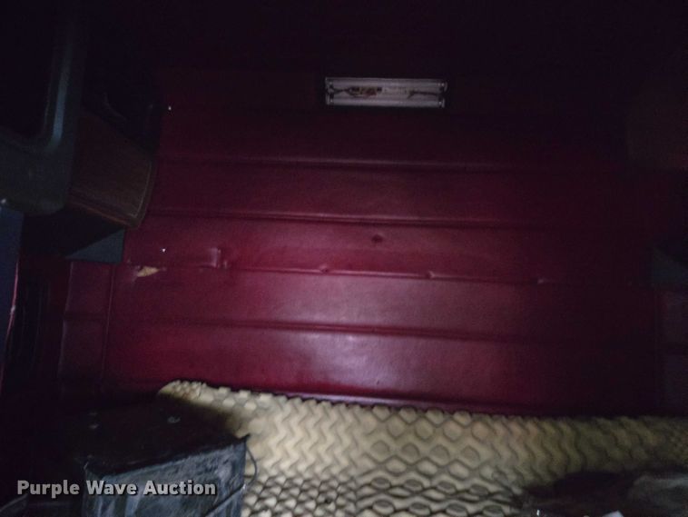 image for item DT4723 1994 Peterbilt 379 semi truck