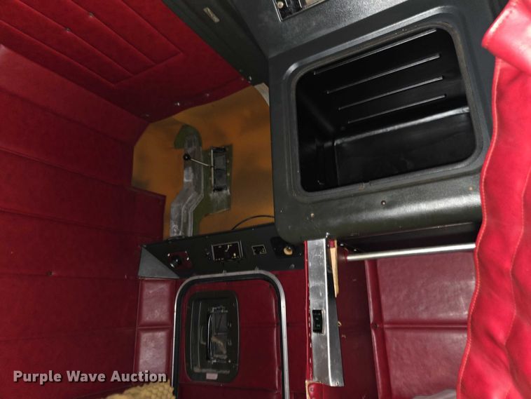 image for item DT4723 1994 Peterbilt 379 semi truck