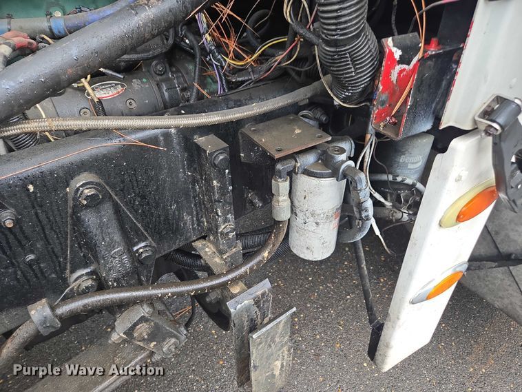 image for item DT4723 1994 Peterbilt 379 semi truck