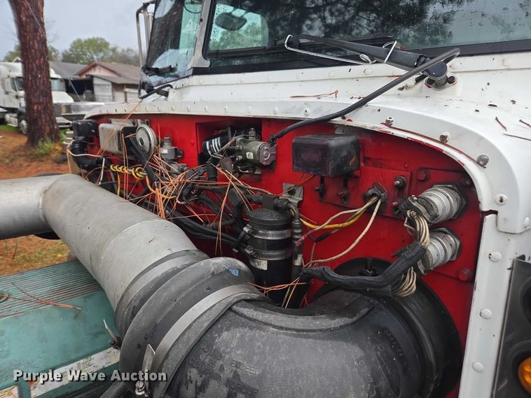 image for item DT4723 1994 Peterbilt 379 semi truck