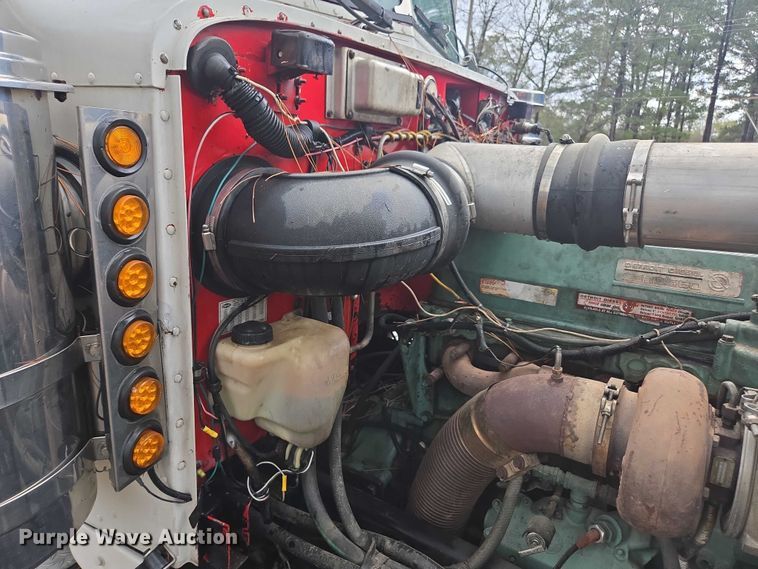 image for item DT4723 1994 Peterbilt 379 semi truck