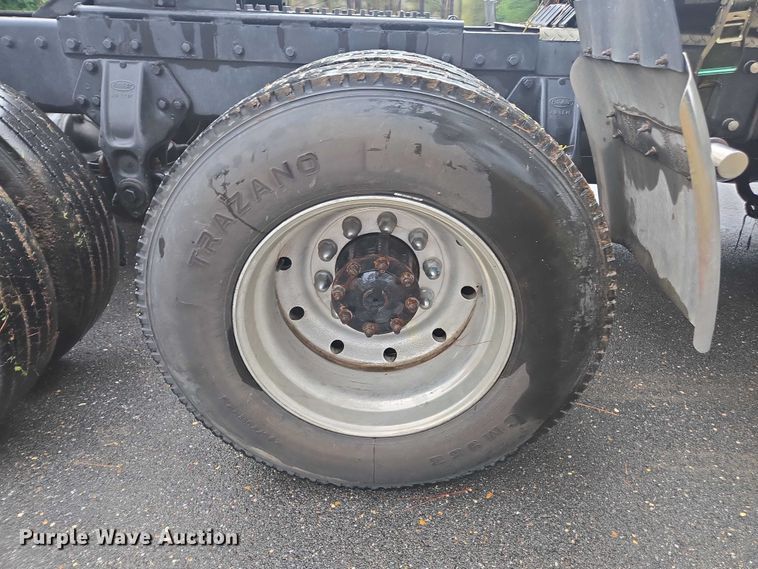 image for item DT4723 1994 Peterbilt 379 semi truck