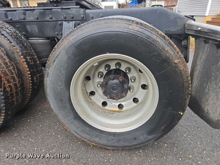 image for item DT4723 1994 Peterbilt 379 semi truck