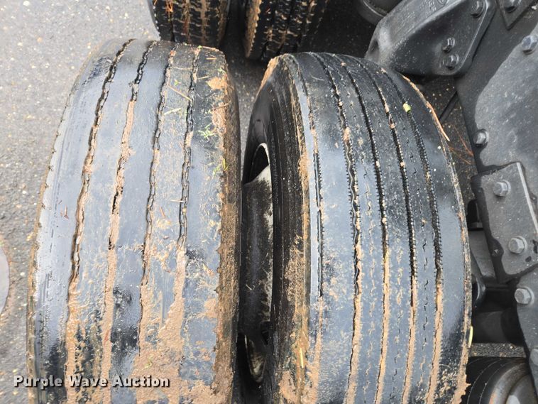 image for item DT4723 1994 Peterbilt 379 semi truck