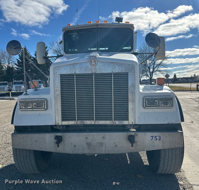 image for item DT6437 2000 Kenworth W900 truck cab and chassis