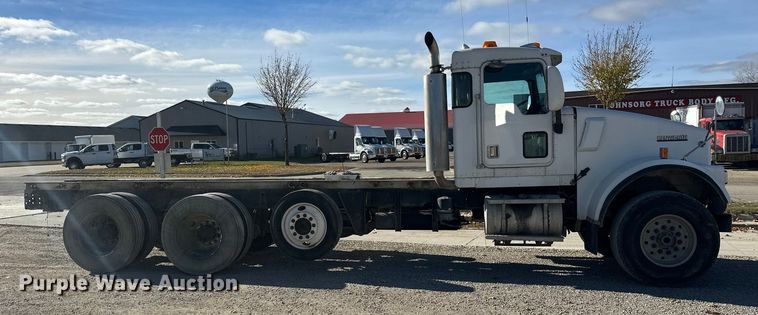 image for item DT6437 2000 Kenworth W900 truck cab and chassis