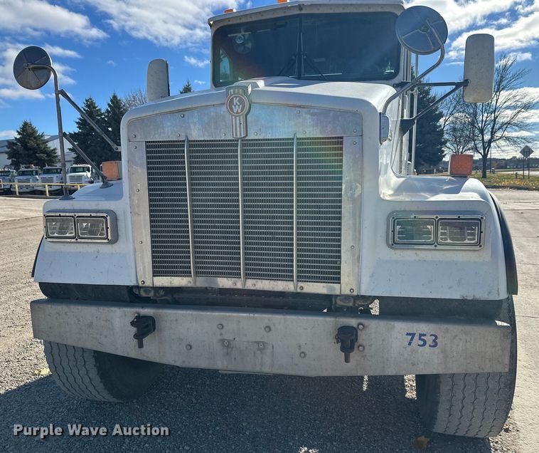 image for item DT6437 2000 Kenworth W900 truck cab and chassis