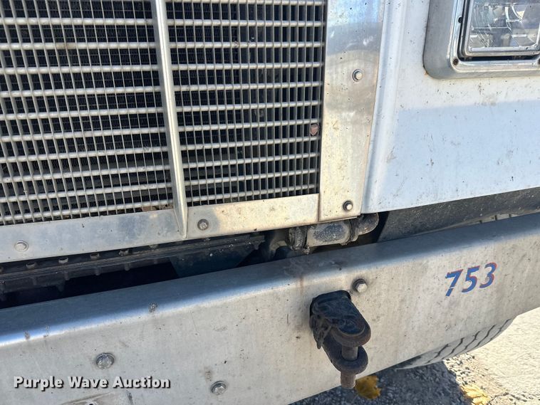 image for item DT6437 2000 Kenworth W900 truck cab and chassis