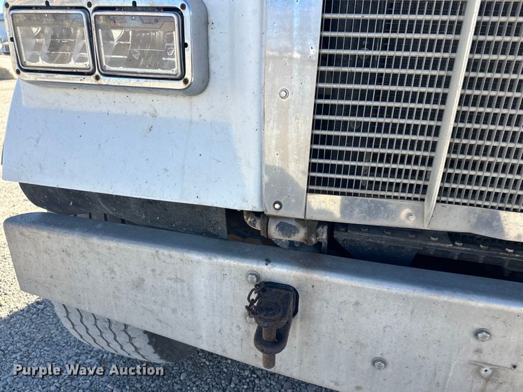 image for item DT6437 2000 Kenworth W900 truck cab and chassis