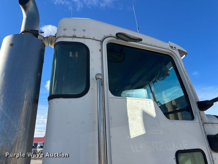 image for item DT6437 2000 Kenworth W900 truck cab and chassis