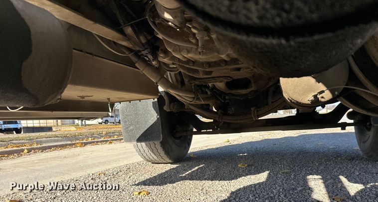 image for item DT6437 2000 Kenworth W900 truck cab and chassis