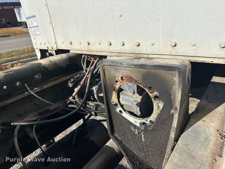 image for item DT6437 2000 Kenworth W900 truck cab and chassis