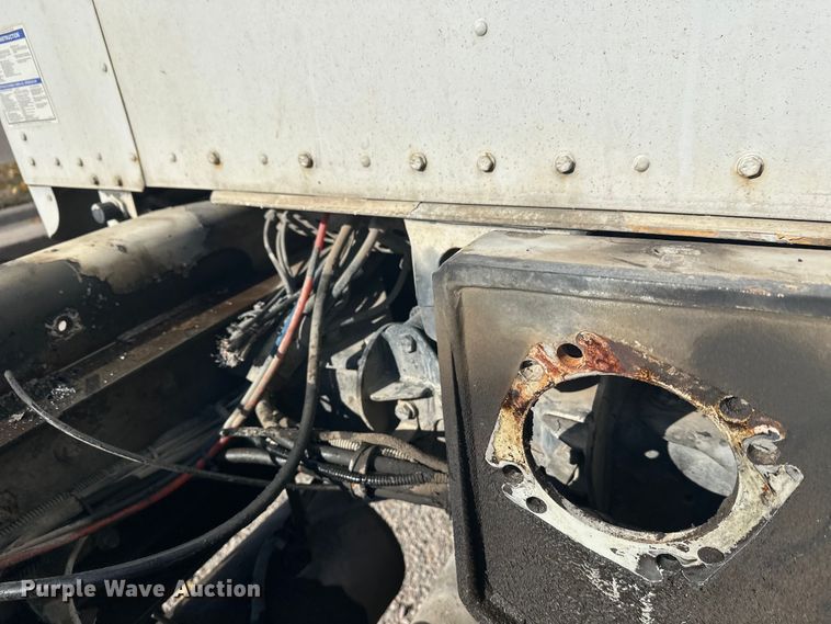 image for item DT6437 2000 Kenworth W900 truck cab and chassis