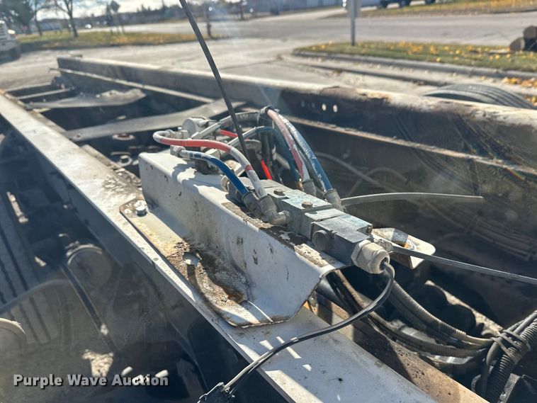 image for item DT6437 2000 Kenworth W900 truck cab and chassis