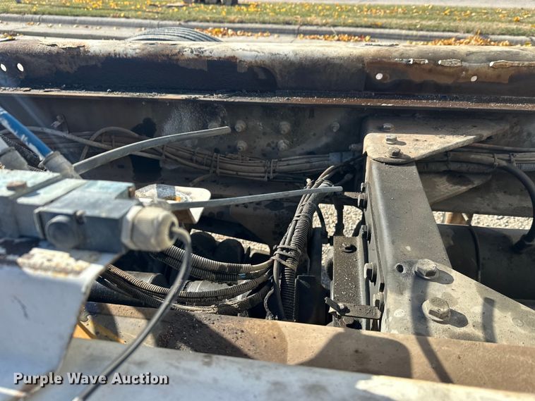 image for item DT6437 2000 Kenworth W900 truck cab and chassis