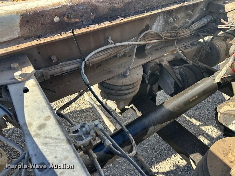 image for item DT6437 2000 Kenworth W900 truck cab and chassis