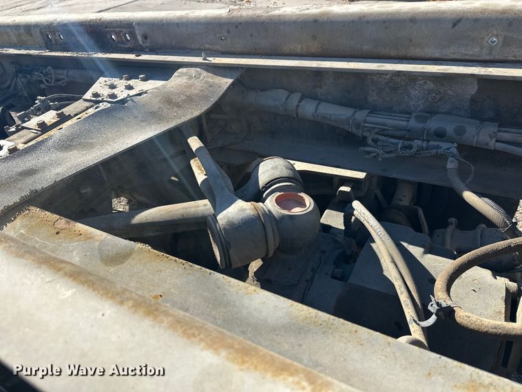 image for item DT6437 2000 Kenworth W900 truck cab and chassis