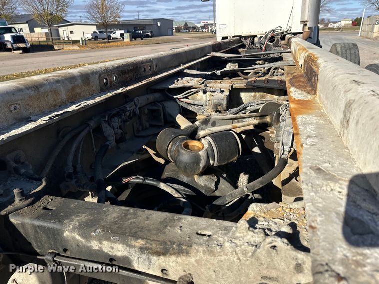 image for item DT6437 2000 Kenworth W900 truck cab and chassis