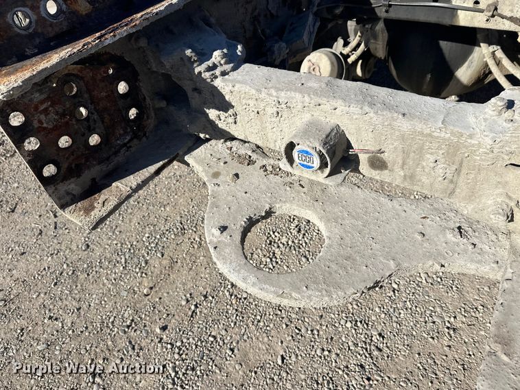 image for item DT6437 2000 Kenworth W900 truck cab and chassis