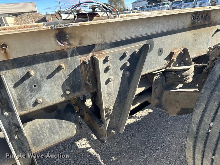 image for item DT6437 2000 Kenworth W900 truck cab and chassis