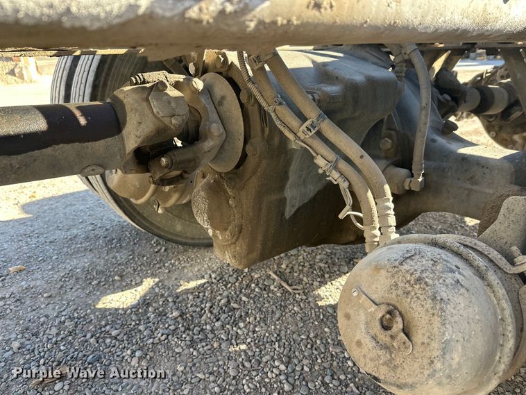 image for item DT6437 2000 Kenworth W900 truck cab and chassis