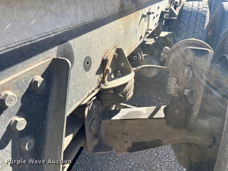 image for item DT6437 2000 Kenworth W900 truck cab and chassis