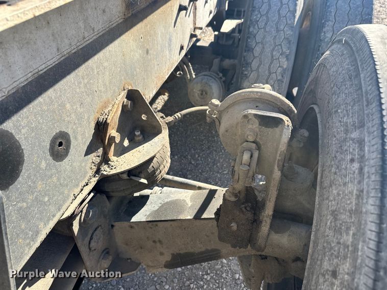 image for item DT6437 2000 Kenworth W900 truck cab and chassis