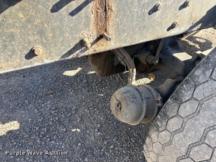 image for item DT6437 2000 Kenworth W900 truck cab and chassis