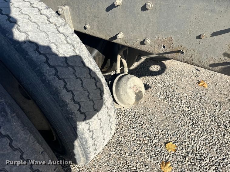 image for item DT6437 2000 Kenworth W900 truck cab and chassis