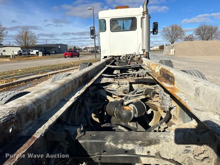 image for item DT6437 2000 Kenworth W900 truck cab and chassis