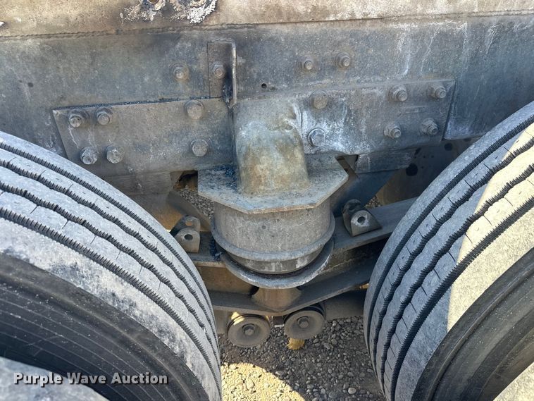 image for item DT6437 2000 Kenworth W900 truck cab and chassis