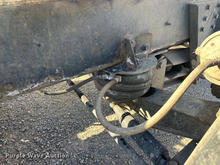 image for item DT6437 2000 Kenworth W900 truck cab and chassis