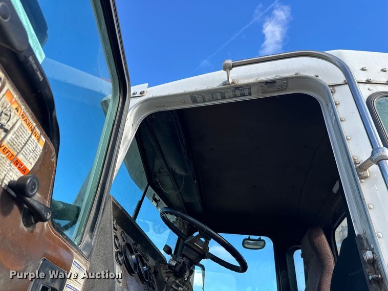 image for item DT6437 2000 Kenworth W900 truck cab and chassis