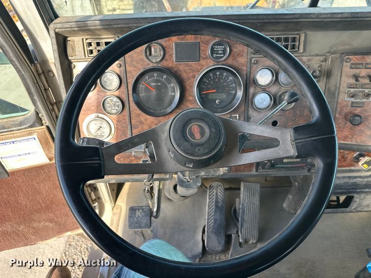 image for item DT6437 2000 Kenworth W900 truck cab and chassis