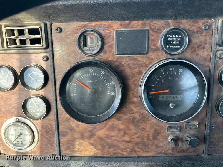 image for item DT6437 2000 Kenworth W900 truck cab and chassis