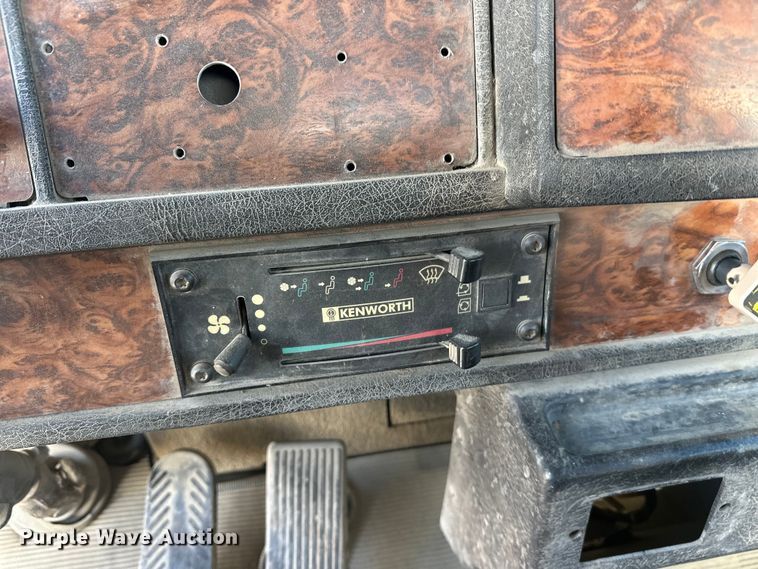 image for item DT6437 2000 Kenworth W900 truck cab and chassis