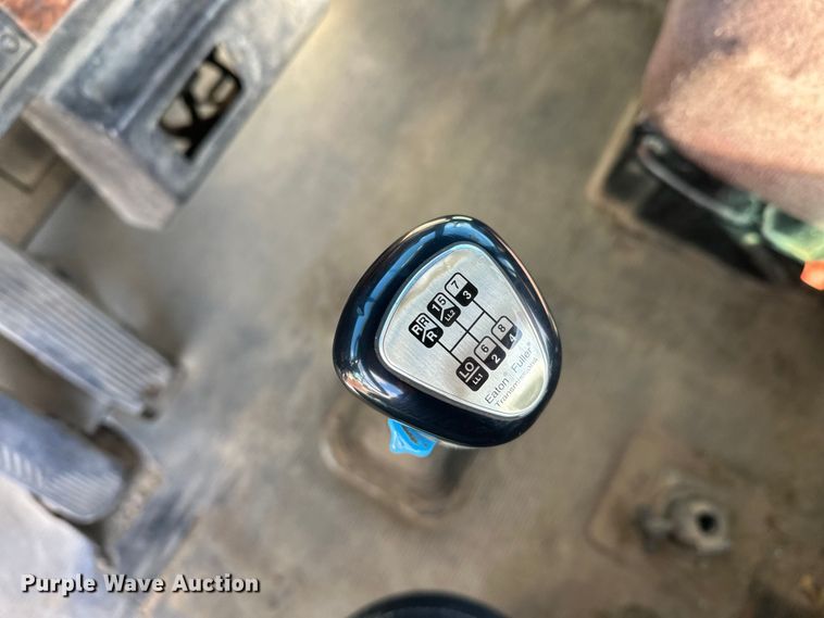 image for item DT6437 2000 Kenworth W900 truck cab and chassis