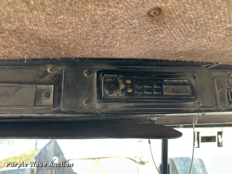 image for item DT6437 2000 Kenworth W900 truck cab and chassis