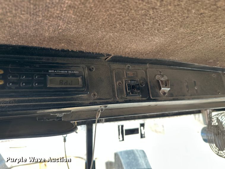 image for item DT6437 2000 Kenworth W900 truck cab and chassis