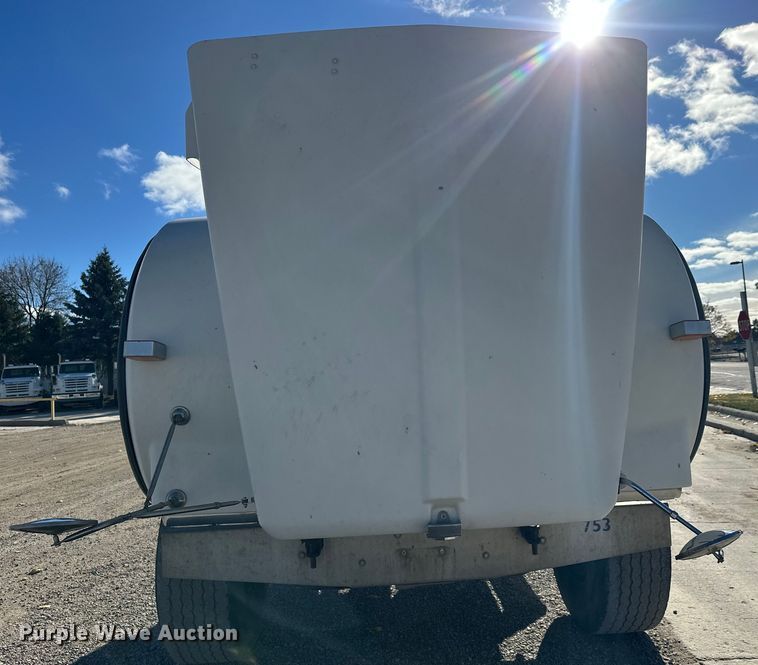 image for item DT6437 2000 Kenworth W900 truck cab and chassis