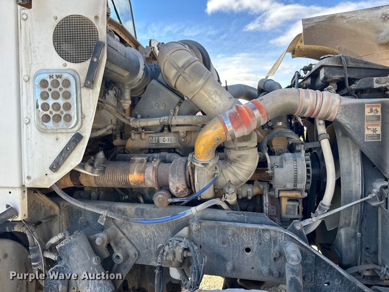 image for item DT6437 2000 Kenworth W900 truck cab and chassis