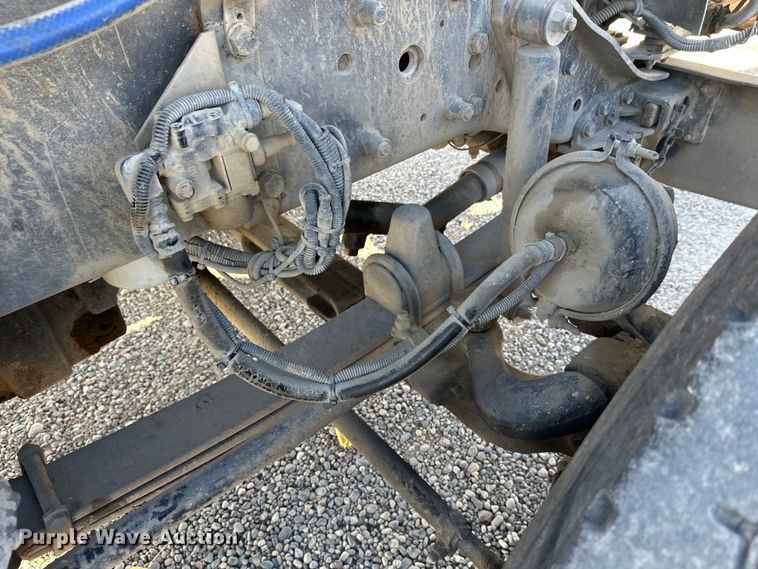 image for item DT6437 2000 Kenworth W900 truck cab and chassis