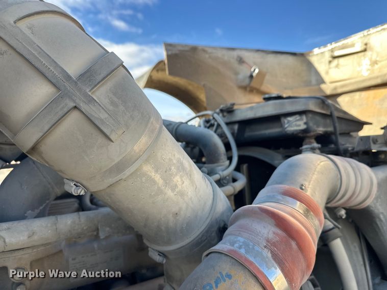 image for item DT6437 2000 Kenworth W900 truck cab and chassis