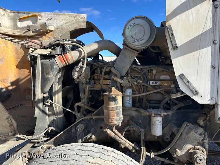 image for item DT6437 2000 Kenworth W900 truck cab and chassis