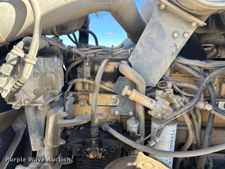 image for item DT6437 2000 Kenworth W900 truck cab and chassis