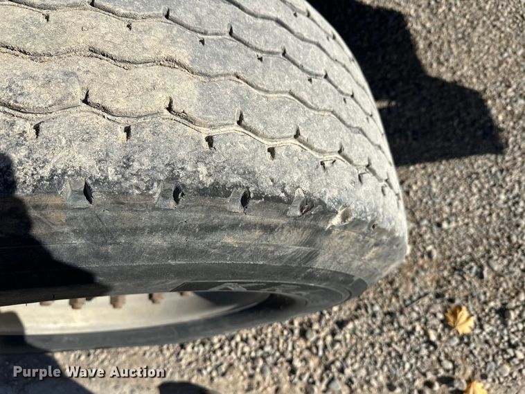 image for item DT6437 2000 Kenworth W900 truck cab and chassis