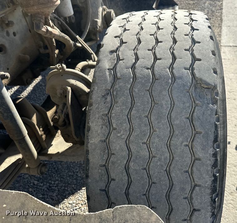 image for item DT6437 2000 Kenworth W900 truck cab and chassis